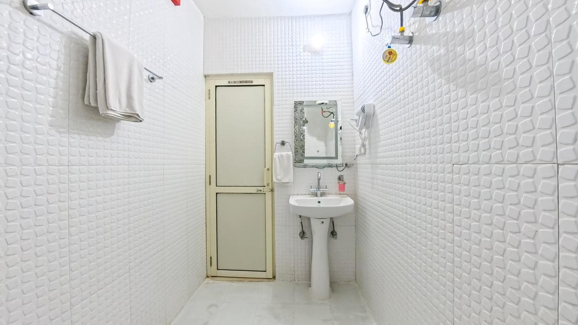 Live Free Hostel, Mcleodganj 맥그로드 간즈 외부 사진